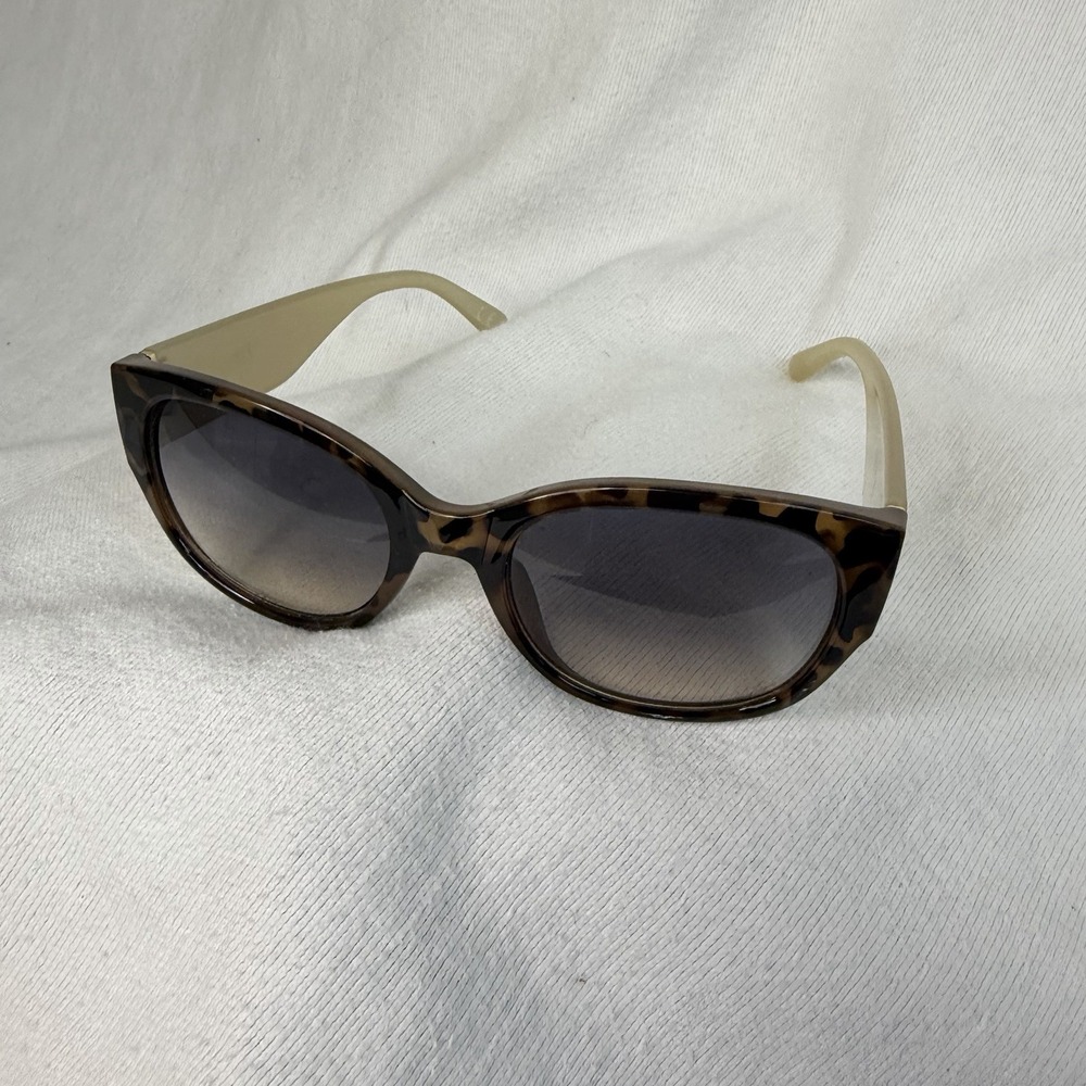 Foster Grant Tortoise Shell Fashion Sunglasses UV Protection Gradient Smoke Lens